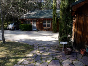 Cozy Log Cabin Rental with a Hot Tub near Nevada City, California - Nevada City, California - glamping.directory
