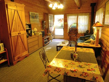 Cozy Log Cabin Rental with a Hot Tub near Nevada City, California - Nevada City, California - glamping.directory