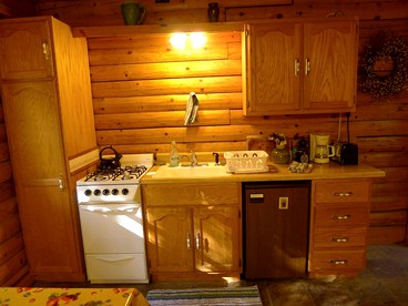 Cozy Log Cabin Rental with a Hot Tub near Nevada City, California - Nevada City, California - glamping.directory