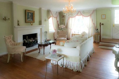 Captivating Cottage with Blue Ridge Mountain Views in Little Washington, Virginia - Washington, Virginia - glamping.directory