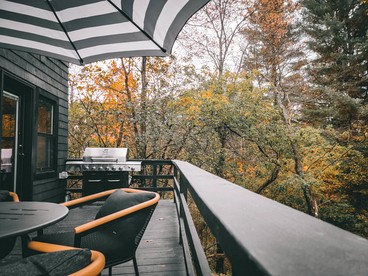 Cozy Two-Unit Cottage with Deck and Grill in Lake Placid, New York - Lake Placid, New York - glamping.directory
