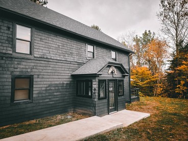 Cozy Two-Unit Cottage with Deck and Grill in Lake Placid, New York - glamping.directory