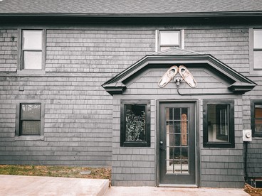 Cozy Two-Unit Cottage with Deck and Grill in Lake Placid, New York - Lake Placid, New York - glamping.directory