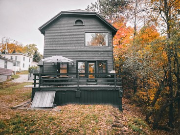 Cozy Two-Unit Cottage with Deck and Grill in Lake Placid, New York - Lake Placid, New York - glamping.directory