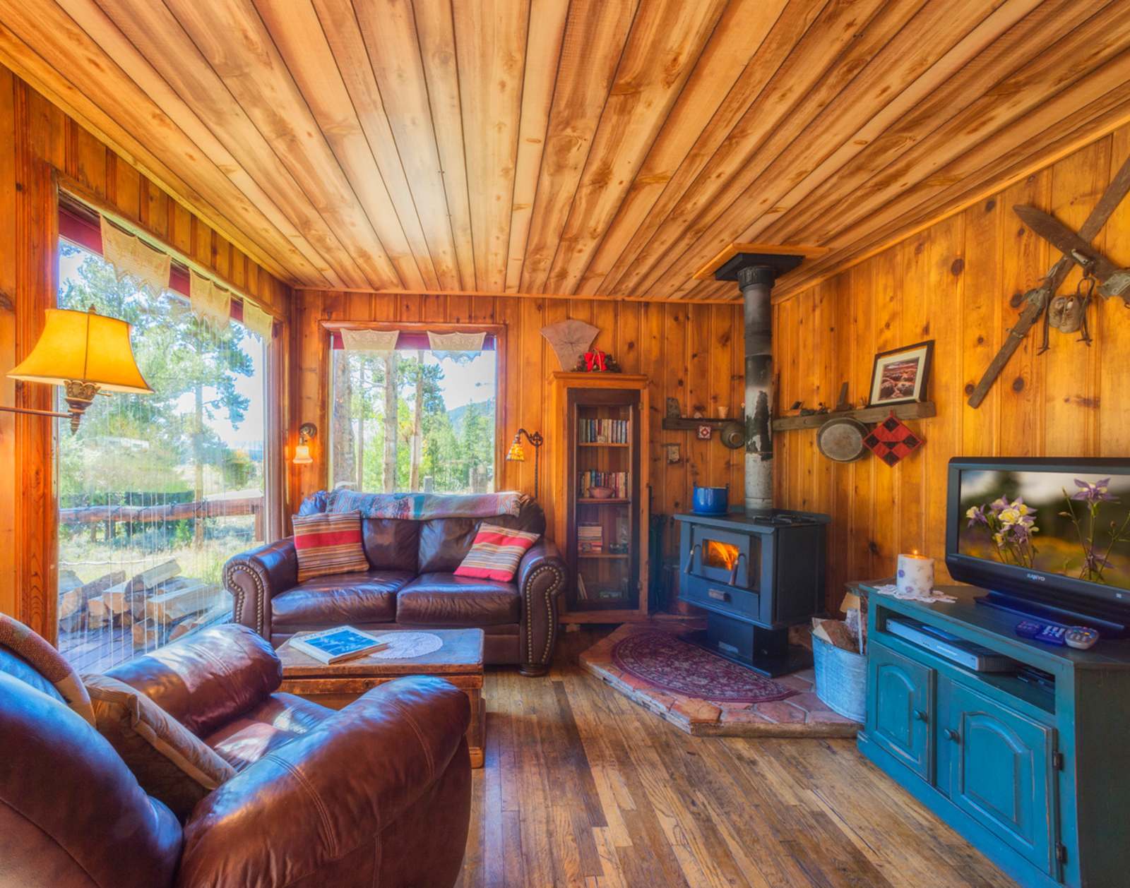 Buckeye's Cozy Romantic Cabins - Leadville, Colorado - glamping.directory