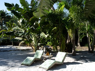 Sleek and Beautifully Decorated Cottage Rental near the Beach in Naples, Florida - Naples, Florida - glamping.directory