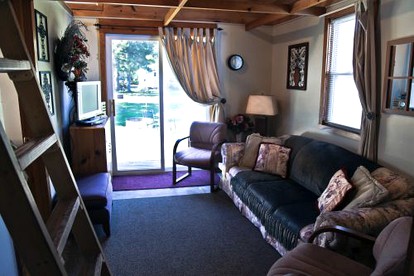 Lake Cabin Perfect for a Groups Escape and Outdoor Sports in Carp Lake, Michigan - Carp Lake, Michigan - glamping.directory