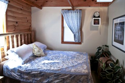 Lake Cabin Perfect for a Groups Escape and Outdoor Sports in Carp Lake, Michigan - Carp Lake, Michigan - glamping.directory