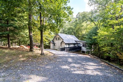 Spacious Cabin with Fire Pit, Arcade Games, and Resort Access, the Perfect Base for Outdoor Adventures in Hedgesville, West Virginia - glamping.directory