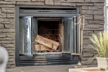 Spacious Cabin with Fire Pit, Arcade Games, and Resort Access, the Perfect Base for Outdoor Adventures in Hedgesville, West Virginia - Hedgesville, West Virginia - glamping.directory