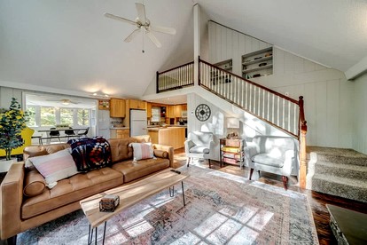 Spacious Cabin with Fire Pit, Arcade Games, and Resort Access, the Perfect Base for Outdoor Adventures in Hedgesville, West Virginia - Hedgesville, West Virginia - glamping.directory