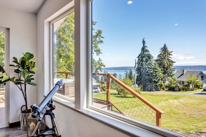 Outstanding Cottage with Fire Pit in Greenbank, Washington - Greenbank, Washington - glamping.directory