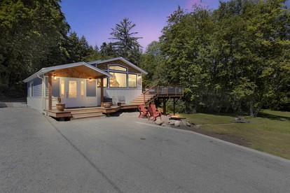 Outstanding Cottage with Fire Pit in Greenbank, Washington - glamping.directory
