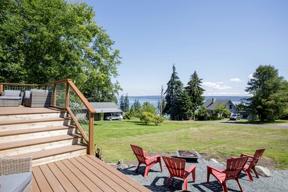 Outstanding Cottage with Fire Pit in Greenbank, Washington - Greenbank, Washington - glamping.directory