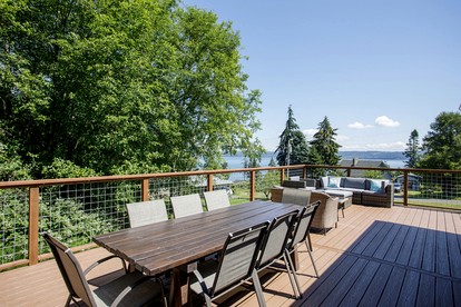 Outstanding Cottage with Fire Pit in Greenbank, Washington - Greenbank, Washington - glamping.directory