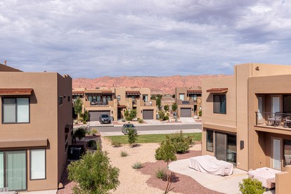 Stunning Villa with Outdoor Pool and Tennis Court in St. George, Utah - St. George, Utah - glamping.directory
