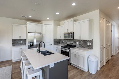 Stunning Villa with Outdoor Pool and Tennis Court in St. George, Utah - St. George, Utah - glamping.directory