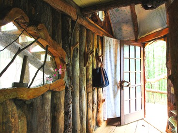 Uniquely Crafted Tree House Rental near Lake Saint Catherine, Vermont - Pawlet, Vermont - glamping.directory