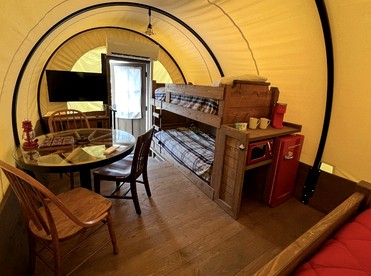 Tranquil Cottage with Great Forest Sights in Danville, Kentucky - Danville, Kentucky - glamping.directory