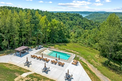 Luxurious Bell Tent on an Incredible Resort with Spectacular Views in Silver Point, Tennessee - Silver Point, Tennessee - glamping.directory