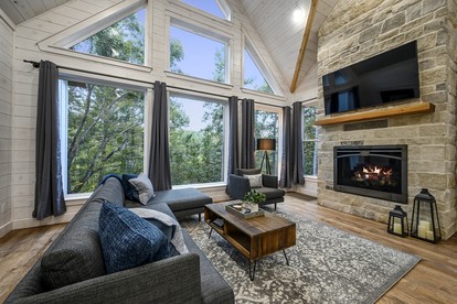 Treetop Cabin Getaway with Sauna, Hot Tub & Forest Views in Oklahoma - Broken Bow, Oklahoma - glamping.directory