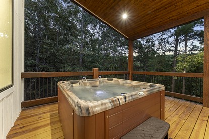 Treetop Cabin Getaway with Sauna, Hot Tub & Forest Views in Oklahoma - Broken Bow, Oklahoma - glamping.directory