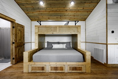 Treetop Cabin Getaway with Sauna, Hot Tub & Forest Views in Oklahoma - Broken Bow, Oklahoma - glamping.directory