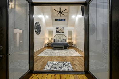 Treetop Cabin Getaway with Sauna, Hot Tub & Forest Views in Oklahoma - Broken Bow, Oklahoma - glamping.directory