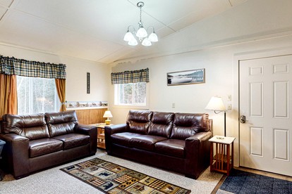 Family Cabin Near the Lake with BBQ in Maine - Greenville, Maine - glamping.directory