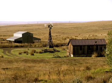 Granary Fishing Cabin Adjacent to Fishing Lakes in Tygh Valley, Oregon - Grass Valley, Oregon - glamping.directory