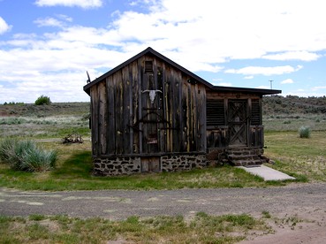 Granary Fishing Cabin Adjacent to Fishing Lakes in Tygh Valley, Oregon - Grass Valley, Oregon - glamping.directory