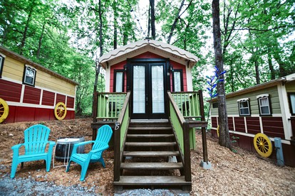 Gypsy Cottage Near the Smokies #16 Sabina, Sevierville, Tennessee - Sevierville, Tennessee - glamping.directory