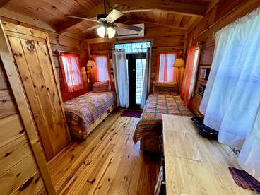 Gypsy Cottage Near the Smokies #16 Sabina, Sevierville, Tennessee - Sevierville, Tennessee - glamping.directory