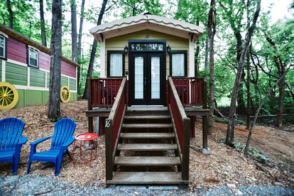 Gypsy Cottage Near the Smokies #16 Sabina, Sevierville, Tennessee - glamping.directory
