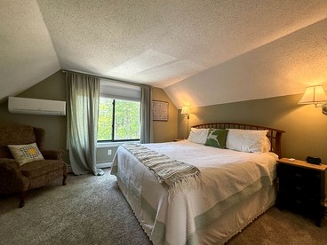 Stylish Cottage Retreat Near Story Land in North Conway, New Hampshire - North Conway, New Hampshire - glamping.directory