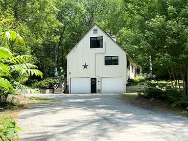 Stylish Cottage Retreat Near Story Land in North Conway, New Hampshire - North Conway, New Hampshire - glamping.directory