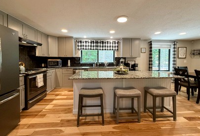 Stylish Cottage Retreat Near Story Land in North Conway, New Hampshire - North Conway, New Hampshire - glamping.directory