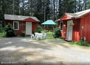Tiny Cabin Perfect for Two in Seward, Alaska - Seward, Alaska - glamping.directory