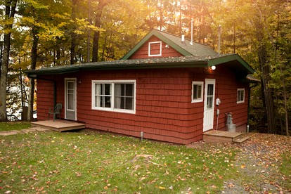 Beautiful Lakeside Cabin with a Stone Fireplace near Cornucopia, Wisconsin - Ashland, Wisconsin - glamping.directory