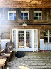 Light-Filled Lakeside Cabin with Private 15-Acre Spring-Fed Lake Near Downtown Excelsior Springs, Missouri - Excelsior Springs, Missouri - glamping.directory