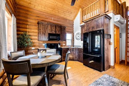 Stunning Cabin Rental for Glamping Escapes Between Bryce Canyon and Zion National Park - Alton, Utah - glamping.directory