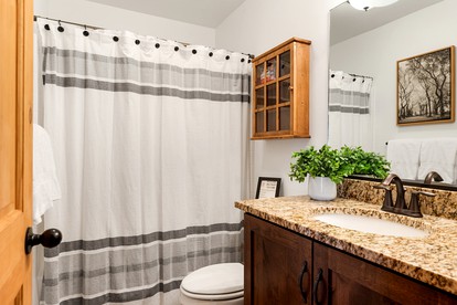Stunning Cabin Rental for Glamping Escapes Between Bryce Canyon and Zion National Park - Alton, Utah - glamping.directory