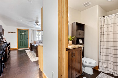 Stunning Cabin Rental for Glamping Escapes Between Bryce Canyon and Zion National Park - Alton, Utah - glamping.directory