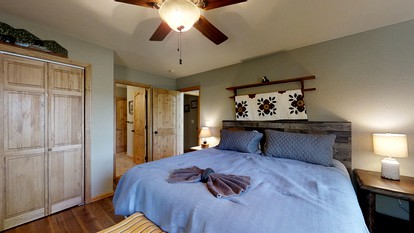 Spacious Cabin in Sevierville, with Hot Tub and Games Room for a Relaxing Getaway in the Mountains - Sevierville, Tennessee - glamping.directory