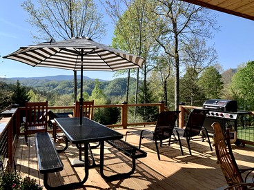 Spacious Cabin in Sevierville, with Hot Tub and Games Room for a Relaxing Getaway in the Mountains - Sevierville, Tennessee - glamping.directory