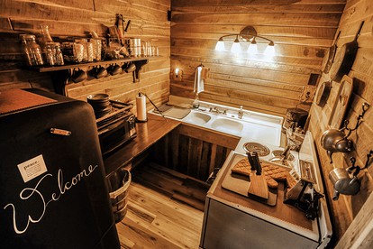 Luxury Cabin for Two with Beautiful River Views near Knoxville - Greeneville, Tennessee - glamping.directory