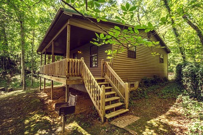 Luxury Cabin for Two with Beautiful River Views near Knoxville - Greeneville, Tennessee - glamping.directory