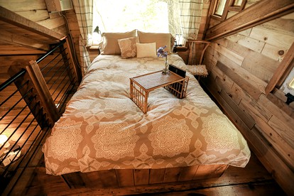 Luxury Cabin for Two with Beautiful River Views near Knoxville - Greeneville, Tennessee - glamping.directory