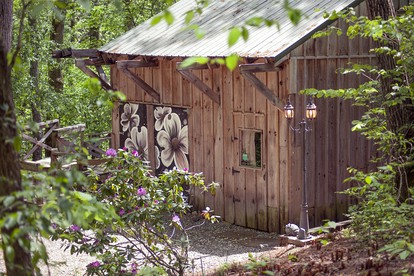 Luxury Cabin for Two with Beautiful River Views near Knoxville - Greeneville, Tennessee - glamping.directory
