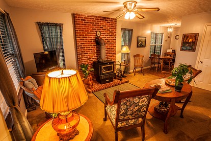 Luxury Cabin for Two with Beautiful River Views near Knoxville - Greeneville, Tennessee - glamping.directory
